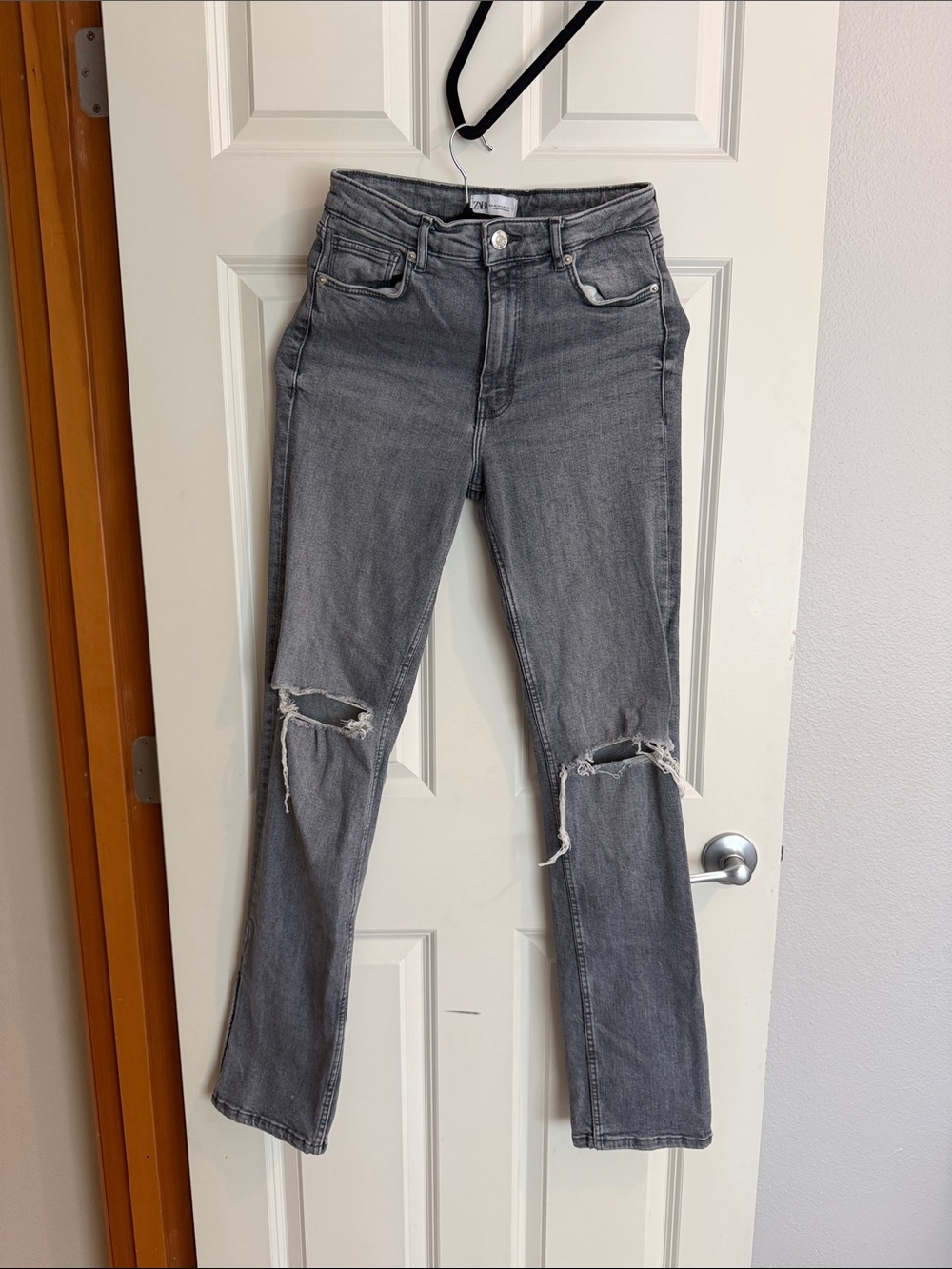 Zara Gray Distressed Straight-Leg Jeans